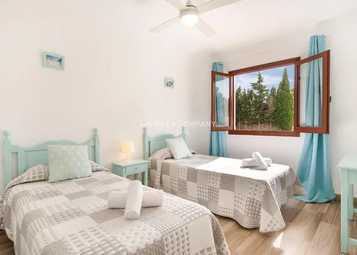 Jojo & Cleo Vila Port d'Addaia